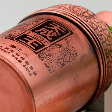 匠心獨(dú)運(yùn)，尊貴之選 鄆城定制高檔噴涂酒瓶與仿古銅色瓶套設(shè)計印刷服務(wù)